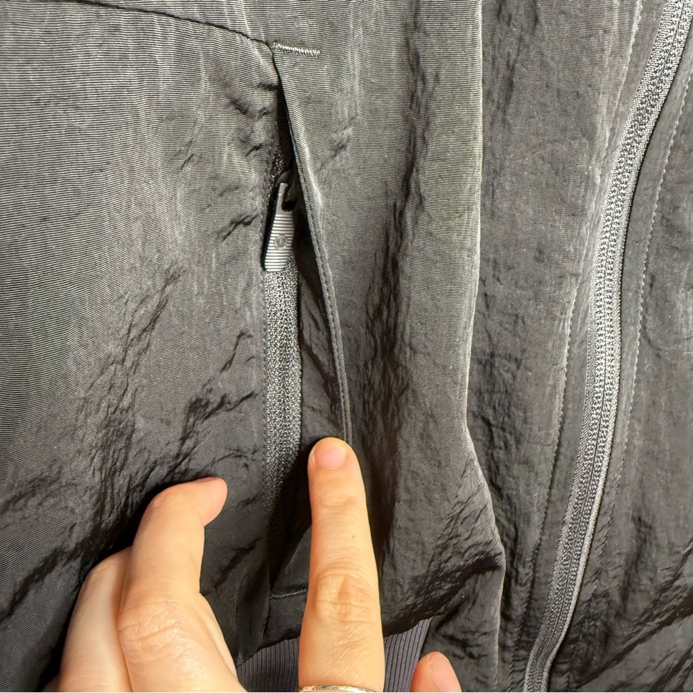 Lululemon Women's Non Stop Reversible Black Bomber Jacket Size 4 - Picture 4 of 12